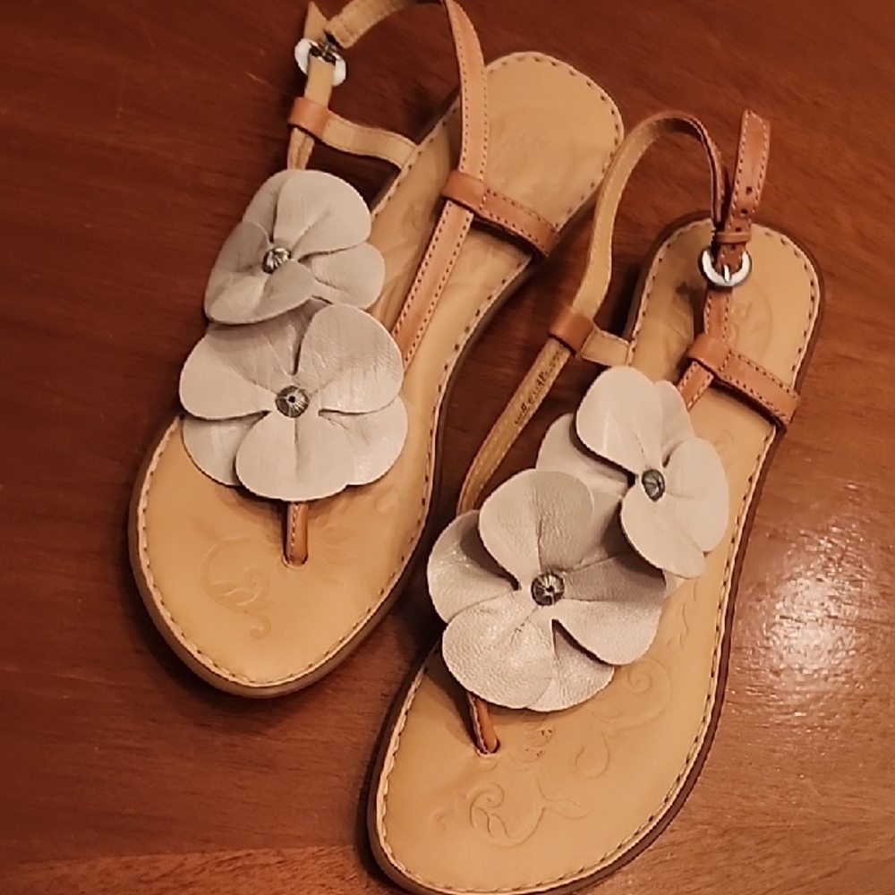 BORN floral Tan and White Leather Sandals